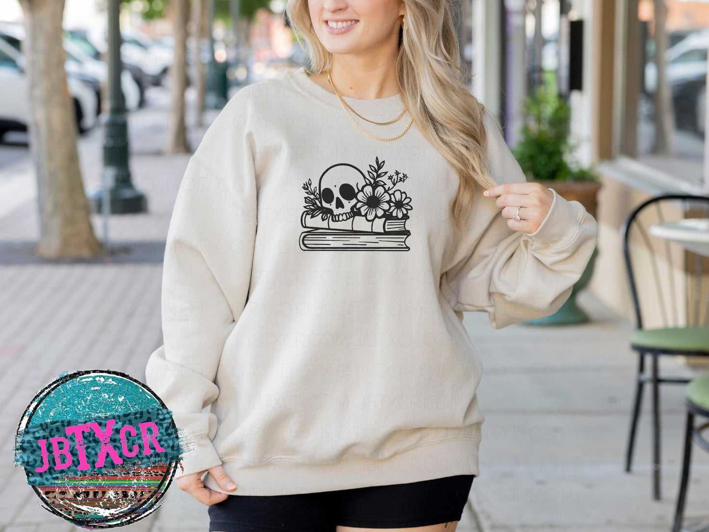 Books and Skull embroidered T-Shirt/Crewneck