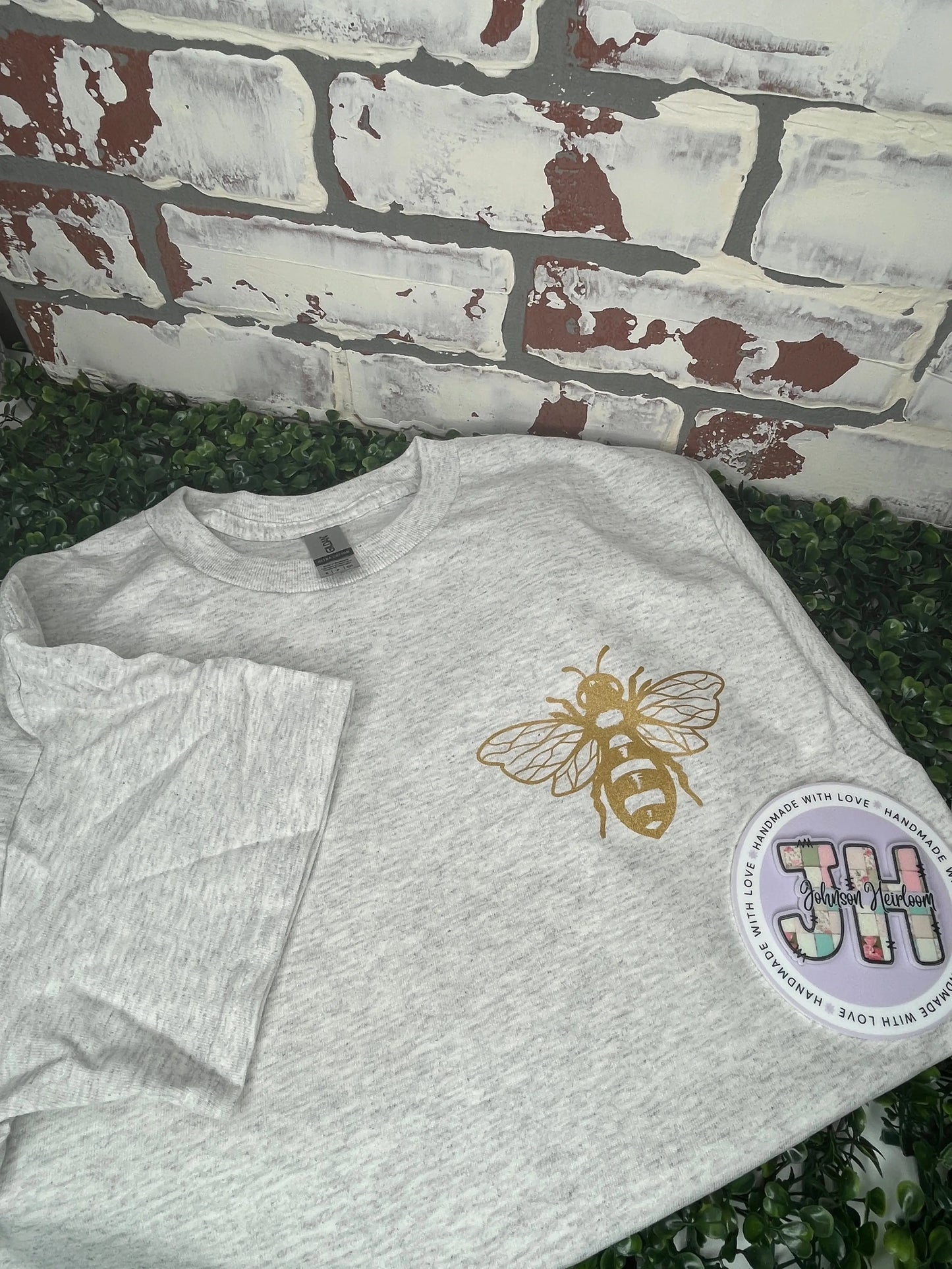 Honey Bee pocket Screen Printed T-Shirt/Crewneck Johnson Heirloom
