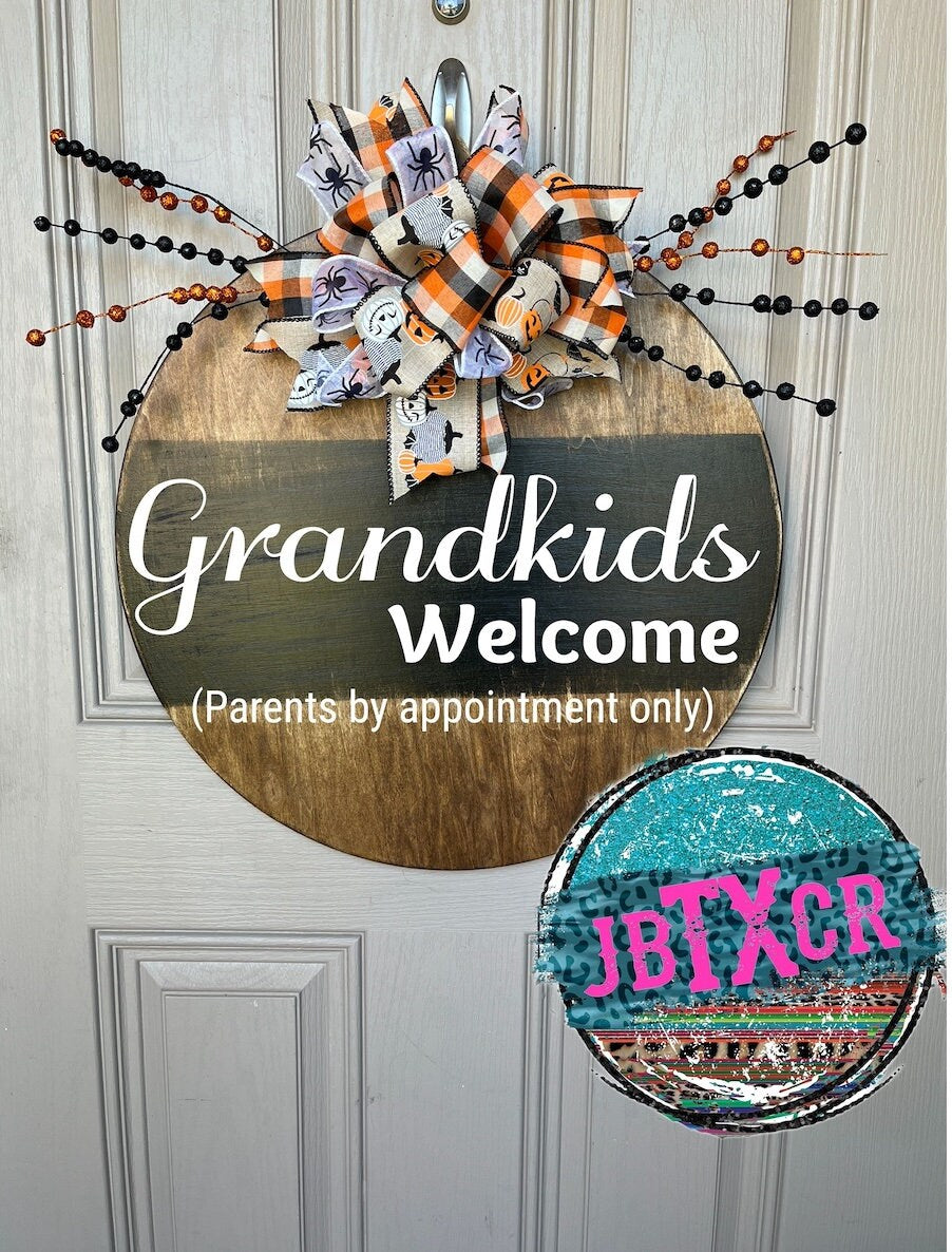 Grandkids Welcome Wooden Round Door Sign w/ Magnetic Interchangeable Bow