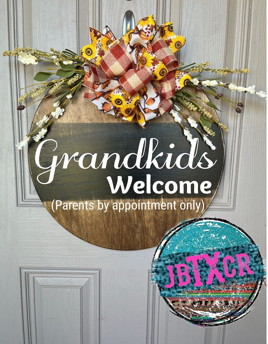 Grandkids Welcome Wooden Round Door Sign w/ Magnetic Interchangeable Bow